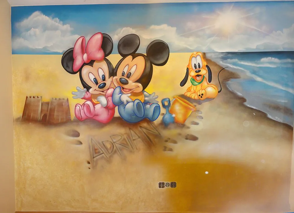 Berok Graffiti profesional: Mickey Minnie y pluto en la playa Berok Graffiti profesional: Mickey Minnie y pluto en la playa