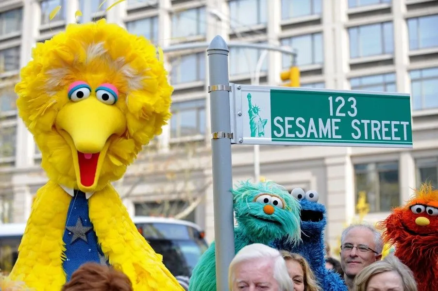 Beto, Enrique, Elmo, Abelardo y todo el clan de Plaza Sésamo estuvieron festejando Beto, Enrique, Elmo, Abelardo y todo el clan de Plaza Sésamo estuvieron festejando