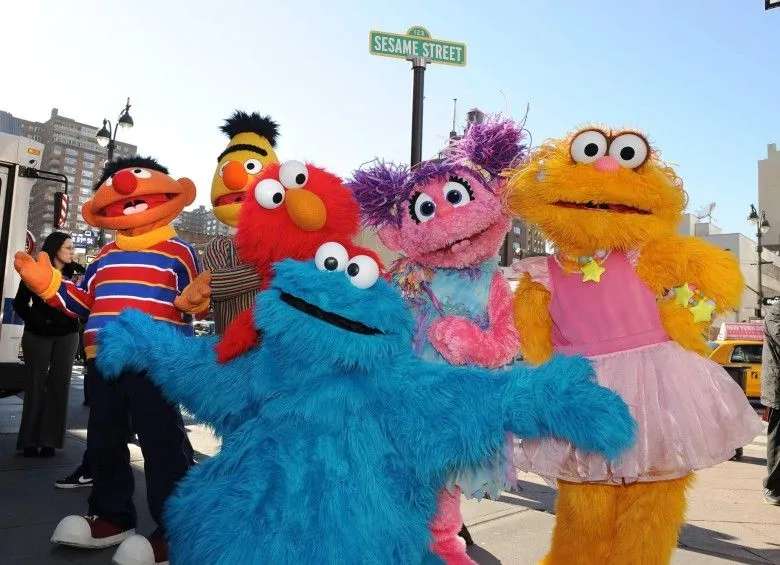 Beto, Enrique, Elmo, Abelardo y todo el clan de Plaza Sésamo estuvieron festejando Beto, Enrique, Elmo, Abelardo y todo el clan de Plaza Sésamo estuvieron festejando