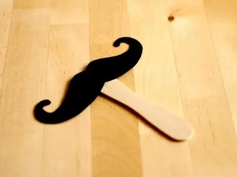 Cómo hacer bigotes de cartulina para Carnaval - YouTube Cómo hacer bigotes de cartulina para Carnaval - YouTube