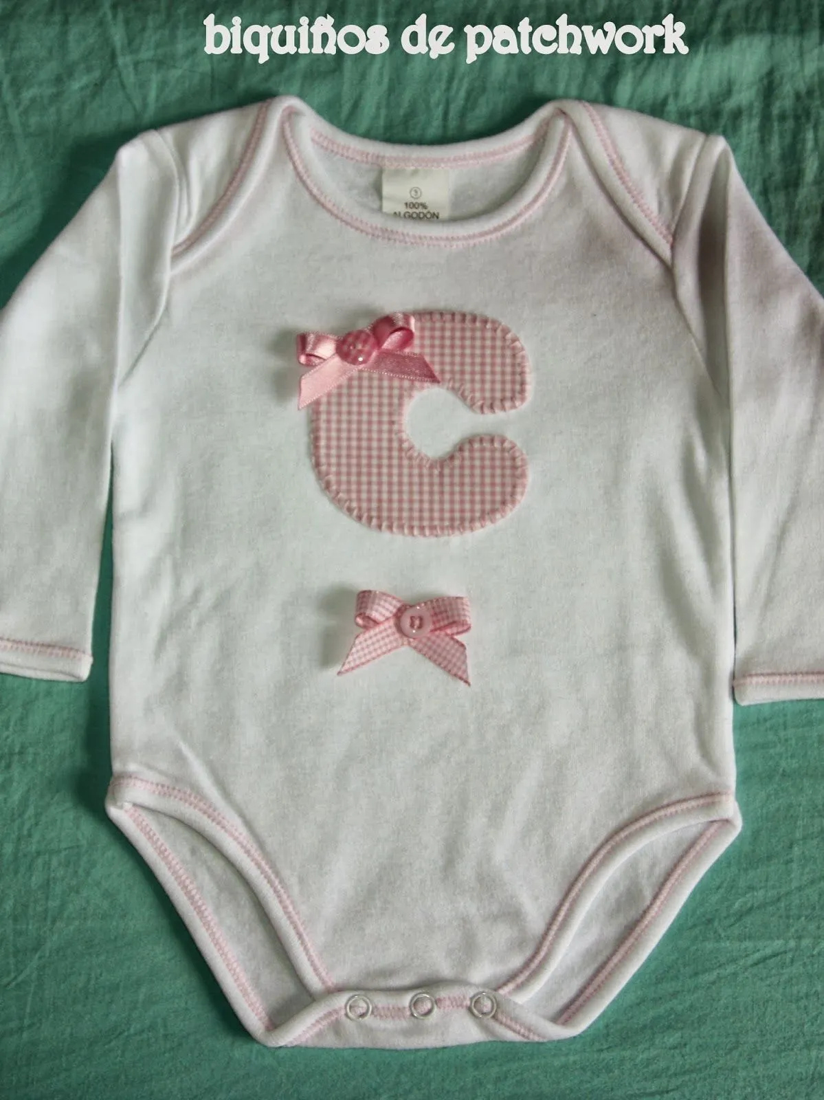Biquiños de patchwork: CANASTILLA PATCHWORK MANTA,PAÑAL Y BODY CON ... Biquiños de patchwork: CANASTILLA PATCHWORK MANTA,PAÑAL Y BODY CON ...