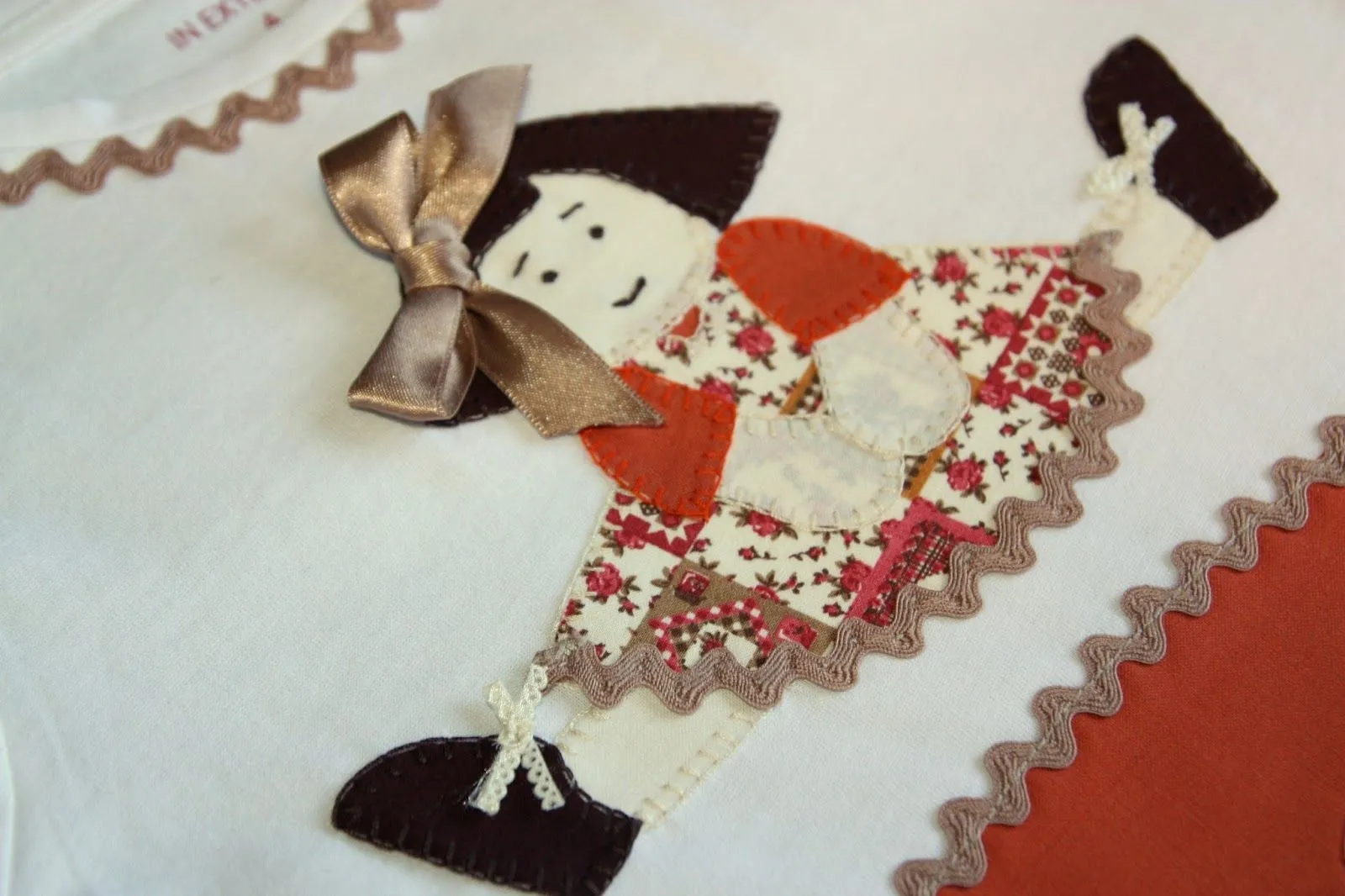Biquiños de patchwork: muñeca patchwork niña Biquiños de patchwork: muñeca patchwork niña