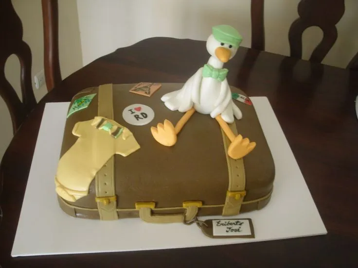 Bizcocho, tarta, pastel para baby shower con cigüeña sobre una ... Bizcocho, tarta, pastel para baby shower con cigüeña sobre una ...