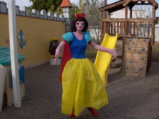 Blanca Nieves | El Castillo Amarillo, Local de Piñatas Blanca Nieves | El Castillo Amarillo, Local de Piñatas