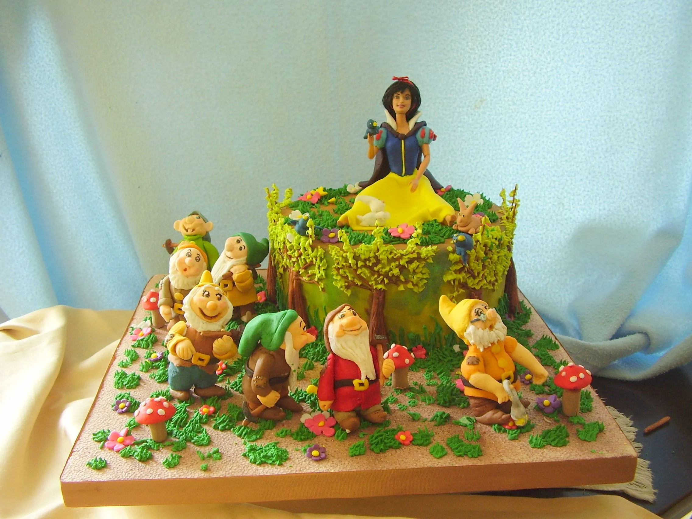 BLANCA NIEVES Y LOS 7 ENANITOS | Repostería Artística Sandra BLANCA NIEVES Y LOS 7 ENANITOS | Repostería Artística Sandra