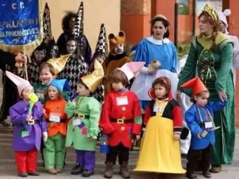 Blancanieves y los 7 enanitos.wmv - YouTube