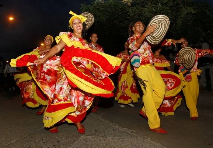 Blas de Lezo se llenó de alegría con el Desfile de Comparsas | EL ... Blas de Lezo se llenó de alegría con el Desfile de Comparsas | EL ...