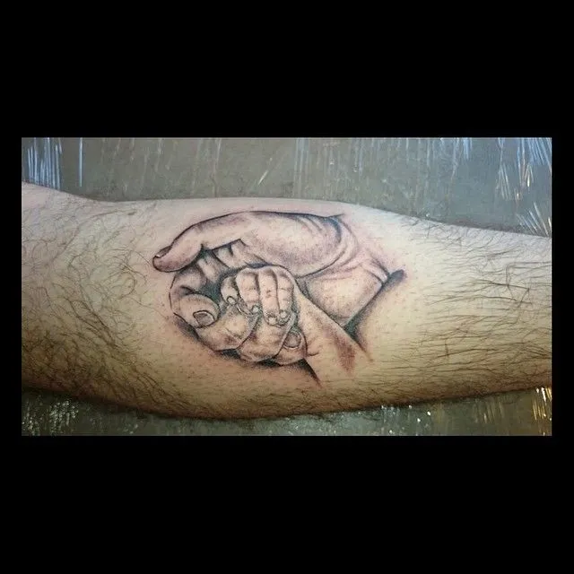 BLASTER TATTOO — #InstaBox #manos #bebe #padre #tattooconchali...