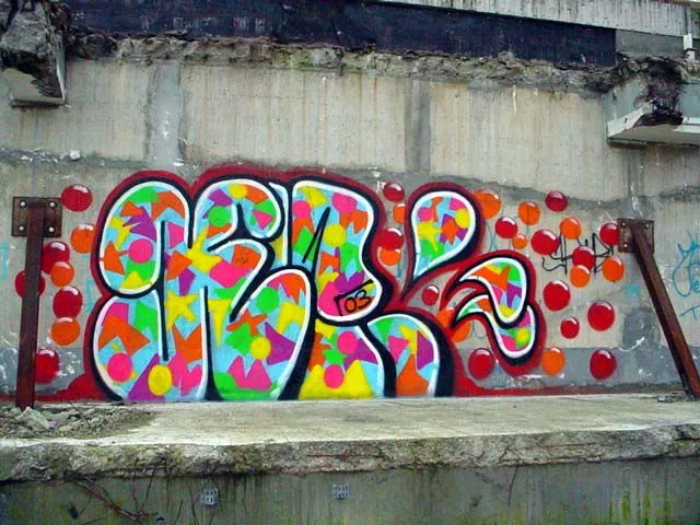 blocks este tipo de graffiti es con letras grandes y blocks este tipo de graffiti es con letras grandes y