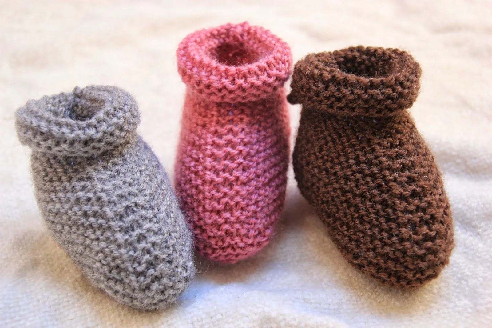 Blog costura y diy: Oh, Mother Mine DIY!!: DIY Cómo hacer patucos ...