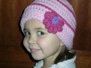 este blog encontré una revista japonesa con varios modelos de gorros ...