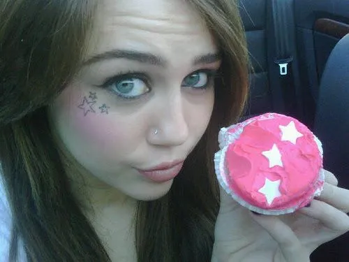 Blog De Las Estrellas: Miley entre los rostros mas bonitos del 2010! Blog De Las Estrellas: Miley entre los rostros mas bonitos del 2010!