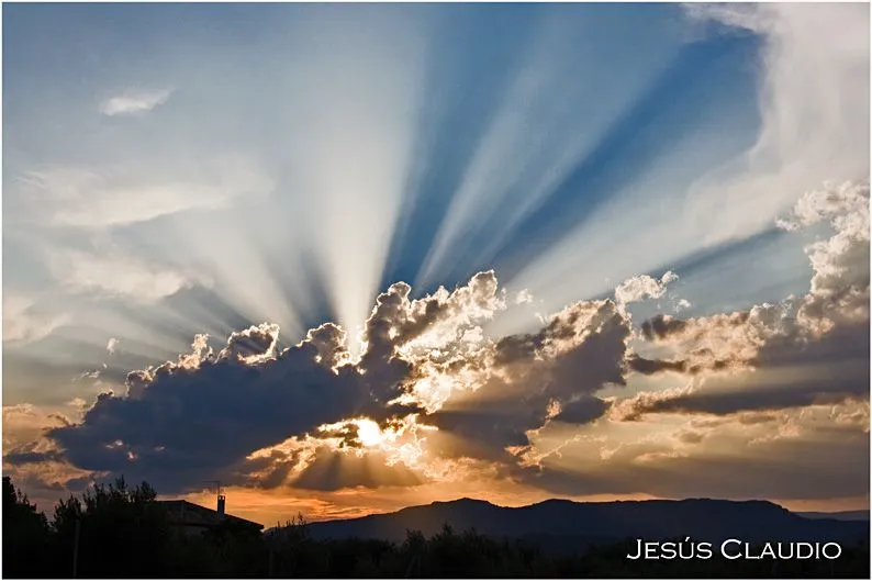 El Blog de Jesus Claudio: Atardecer con últimos rayos de sol. El Blog de Jesus Claudio: Atardecer con últimos rayos de sol.