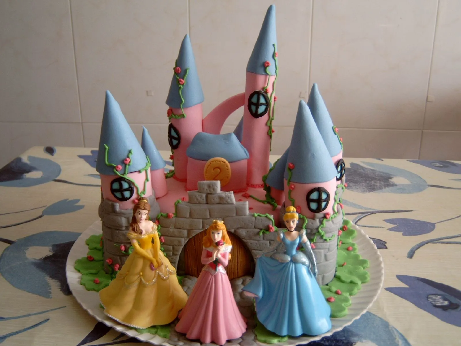 El blog de Kizkur: Tartas con ilusión: Castillo de princesas Disney