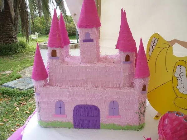 Castillos de Princesas piñatas - Imagui