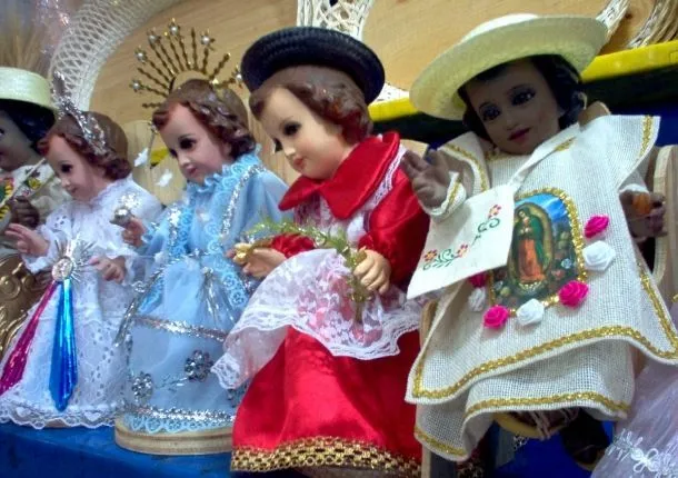 el blog del padre eduardo: Vestir al Niño Dios el blog del padre eduardo: Vestir al Niño Dios