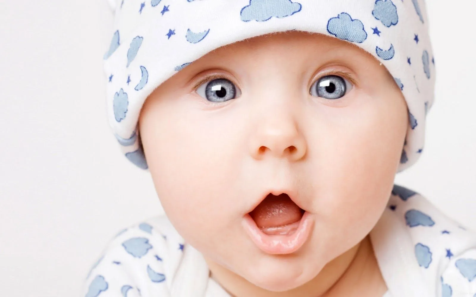 blog del padre Fortea: Niño sorprendido al verme, o algo así creo ... blog del padre Fortea: Niño sorprendido al verme, o algo así creo ...