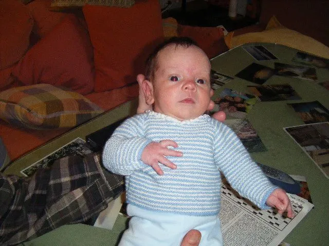 Blog de punto: Jersey bebe de rayas azules