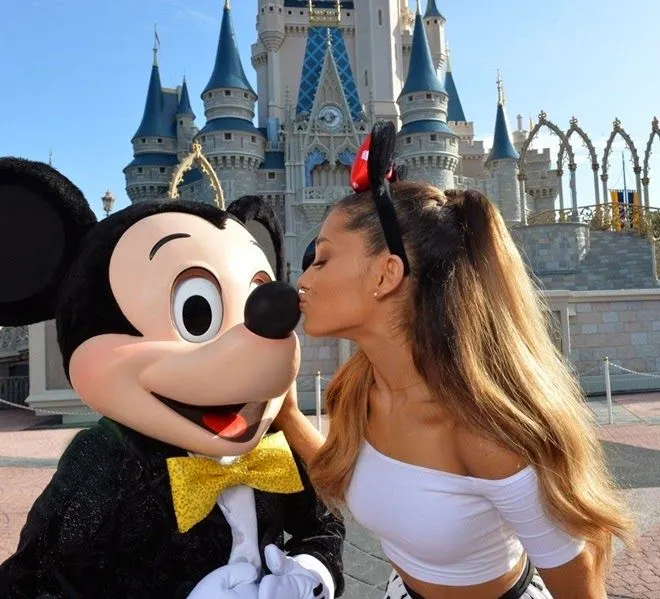 Blog de la Tele: Ariana Grande celebra su cumpleaños 21 como una ...