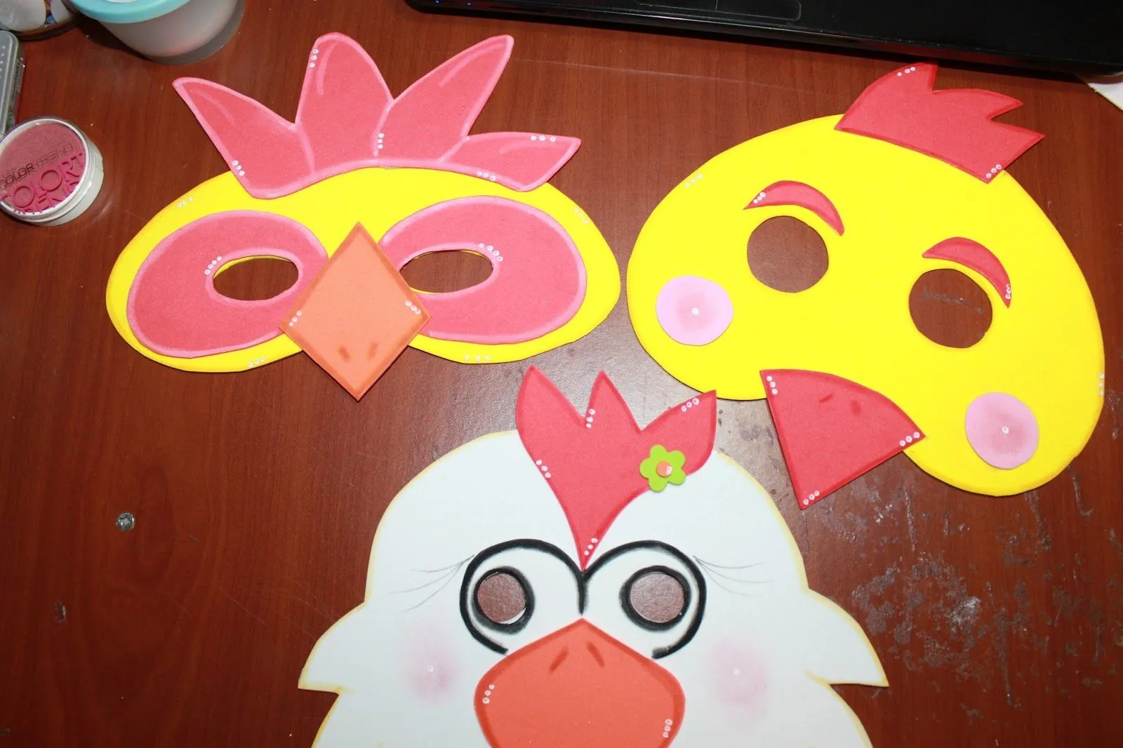 Blogs de Todo: Mascaras para el Pollito Pio Blogs de Todo: Mascaras para el Pollito Pio