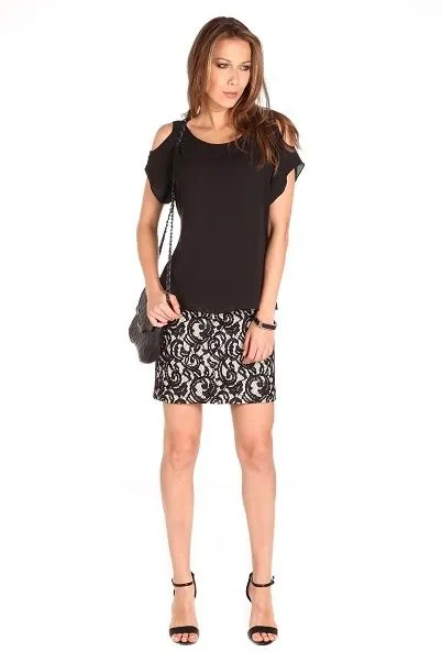 Blusa doble capa con escote de ojal y manga tipo Dolman con ... Blusa doble capa con escote de ojal y manga tipo Dolman con ...