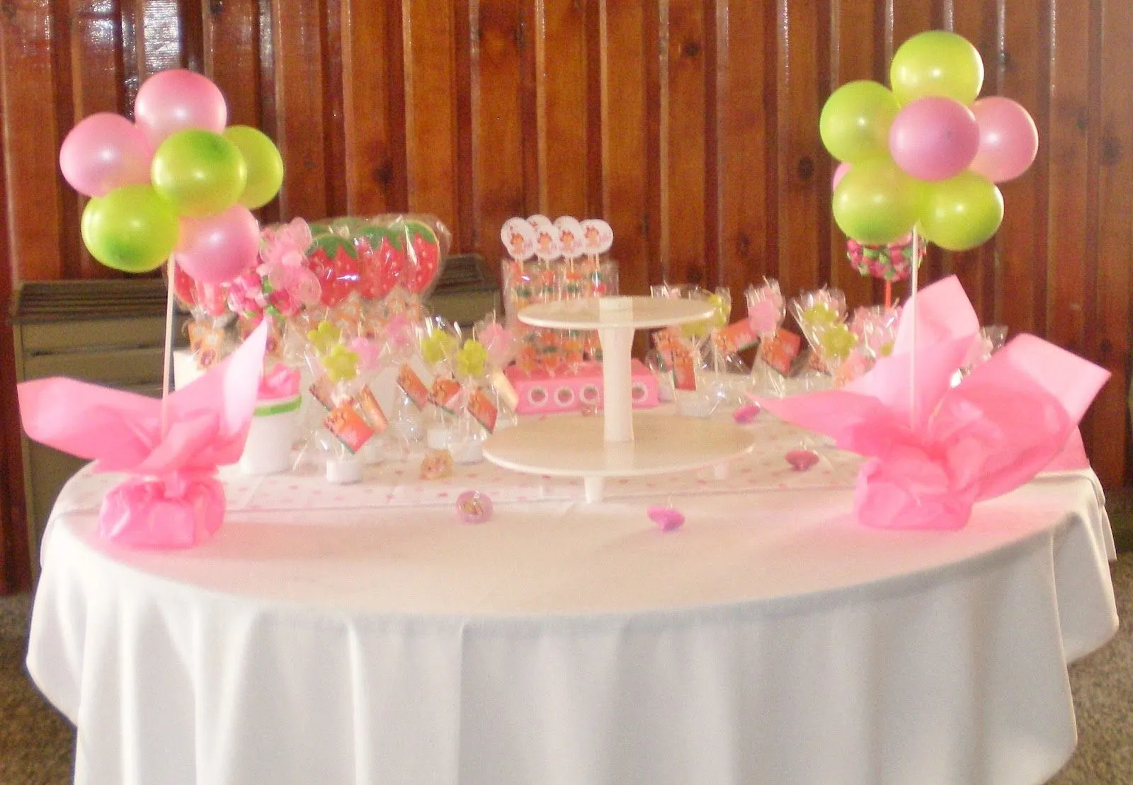 BM Ambientaciones Temáticas: Cumple Multicolor + Frutillita bebé BM Ambientaciones Temáticas: Cumple Multicolor + Frutillita bebé