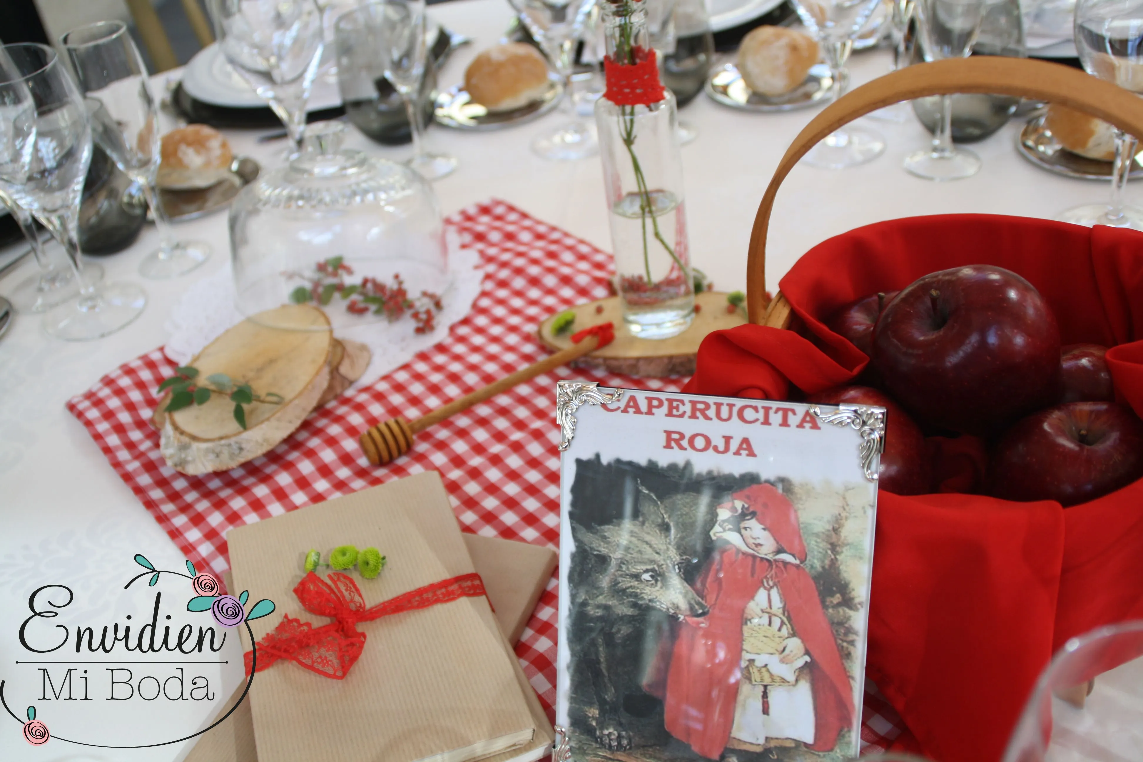 La Boda de Fábula de Cris & Ito: Centros de Mesa I | ENVIDIEN MI BODA La Boda de Fábula de Cris & Ito: Centros de Mesa I | ENVIDIEN MI BODA