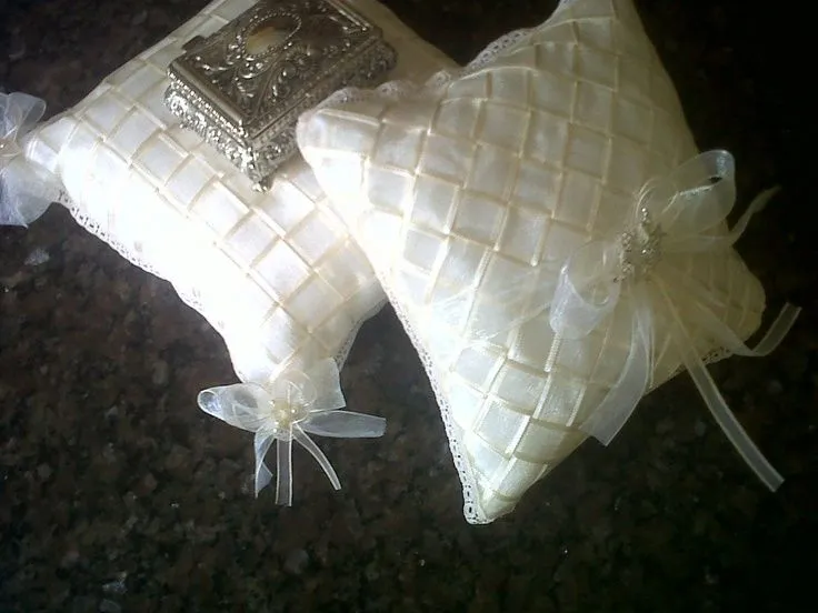 bodas on Pinterest | Ring Pillows, Crystal Ring and Ring Bearer ...