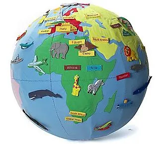 Bola del mundo de tela con pegatinas. Curiosite