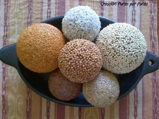 Bolas decoradas con semillas | Otras manualidades (Other crafts ... Bolas decoradas con semillas | Otras manualidades (Other crafts ...