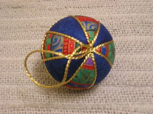Bola de navidad de patchwork sin aguja | Flickr - Photo Sharing! Bola de navidad de patchwork sin aguja | Flickr - Photo Sharing!