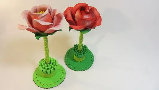 Bolígrafo decorado con rosa. | Aprender manualidades es facilisimo.com Bolígrafo decorado con rosa. | Aprender manualidades es facilisimo.com