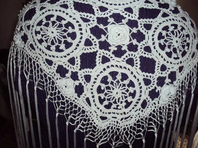 BOLILLO, BORDADOS Y FLECOS: TOCA DE CROCHET CON FLECOS BOLILLO, BORDADOS Y FLECOS: TOCA DE CROCHET CON FLECOS