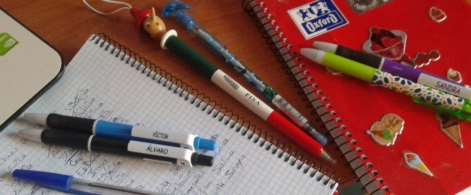 Bolis, plumas y cuadernos: 25 autores nos enseñan sus herramientas ...