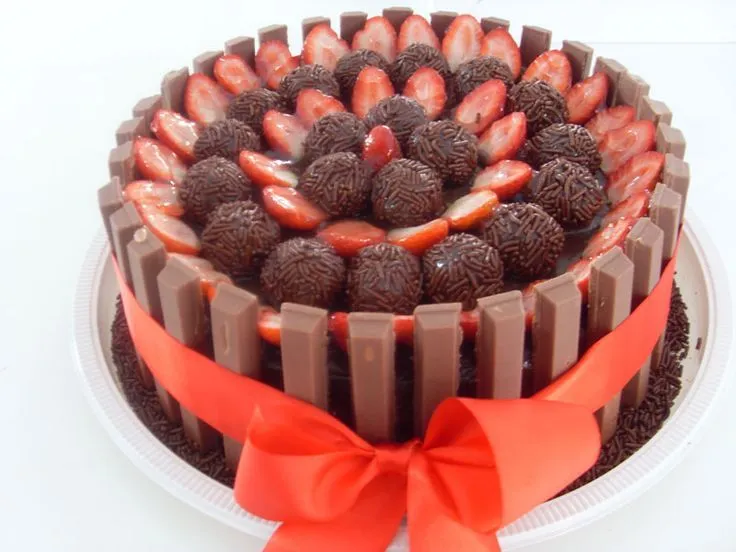 bolo chocolate morangos e smarties - Pesquisa do Google | bolos ... bolo chocolate morangos e smarties - Pesquisa do Google | bolos ...