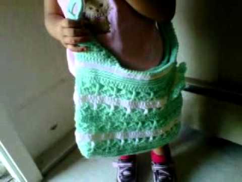 Bolsa con aros reciclados de plástico - YouTube Bolsa con aros reciclados de plástico - YouTube