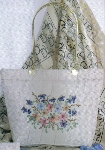 Bolsa bondeada bordada con listón de organza ~ Solountip.com Bolsa bondeada bordada con listón de organza ~ Solountip.com