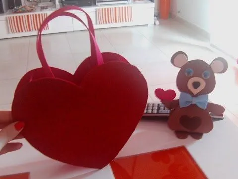 Bolsa de corazon de goma eva - YouTube