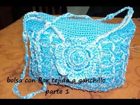 BOLSA CON FLOR TEJIDA A GANCHILLO EN 2 COLORES PARTE 1... - YouTube BOLSA CON FLOR TEJIDA A GANCHILLO EN 2 COLORES PARTE 1... - YouTube