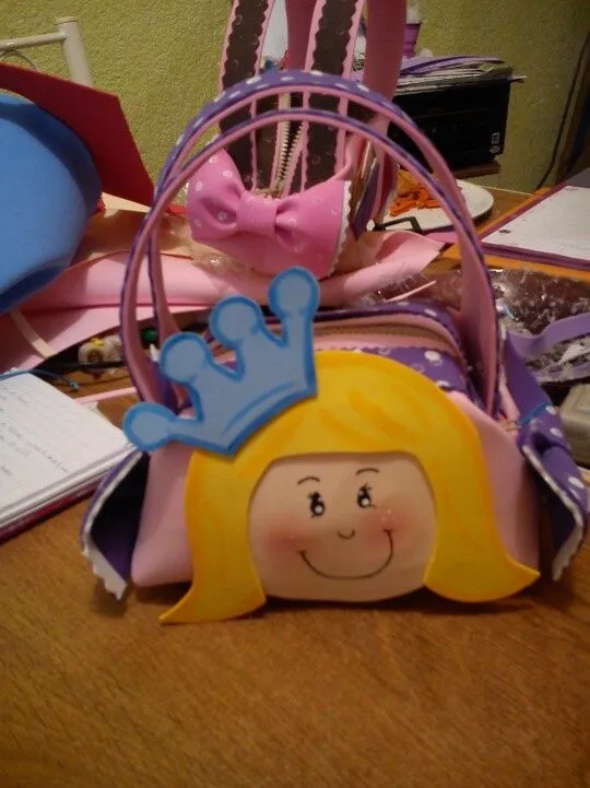 Bolsa de foami | Lembrancinhas para aniversario | Pinterest