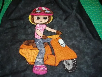 Bolsa mochila con adorno en patchwork | Aprender manualidades es ... Bolsa mochila con adorno en patchwork | Aprender manualidades es ...