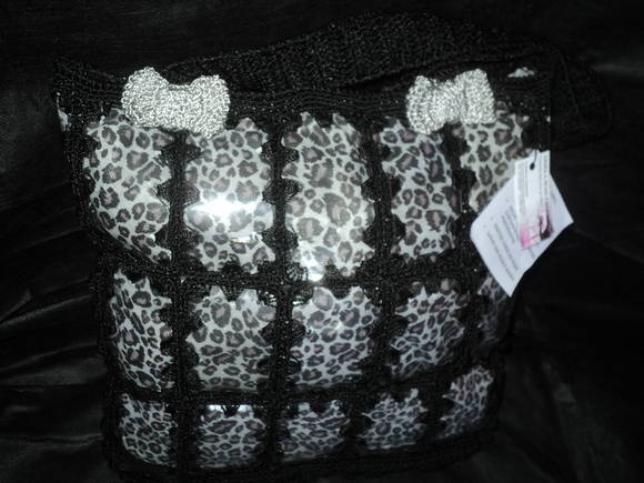 Bolsa Patricinha de Onça em pet e crochê | Ariela Mais Crochê | Elo7 Bolsa Patricinha de Onça em pet e crochê | Ariela Mais Crochê | Elo7