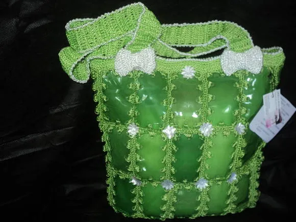Bolsa Patricinha Verde em Pet e Crochê | Ariela Mais Crochê | Elo7 Bolsa Patricinha Verde em Pet e Crochê | Ariela Mais Crochê | Elo7