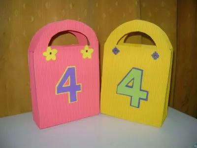 Bolsas de cumpleaños en goma eva - Imagui