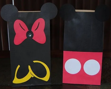 Sencillas bolsas para sorpresas de Mickey y Minnie. Fiestas