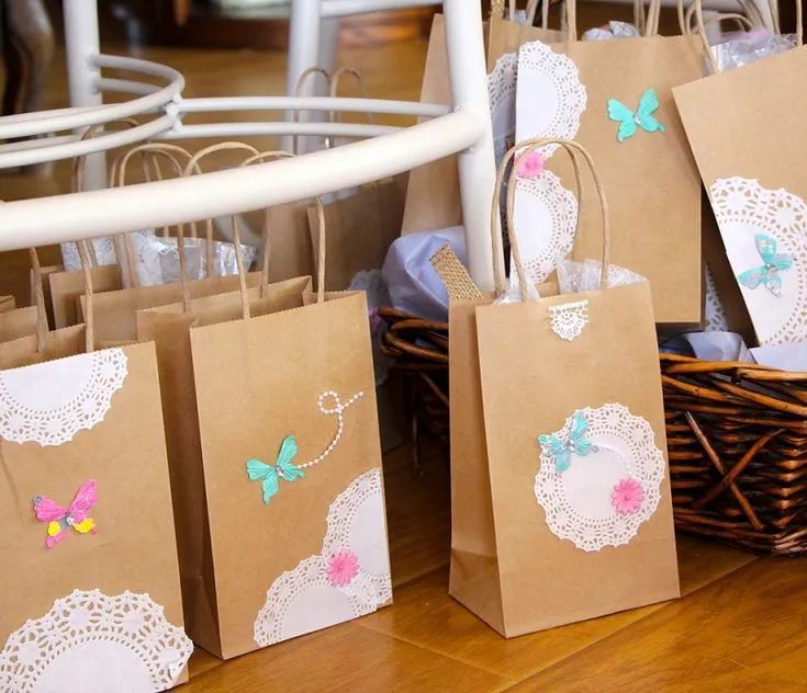 Bolsitas de papel decoradas con blondasPara dar detallitos a los ... Bolsitas de papel decoradas con blondasPara dar detallitos a los ...