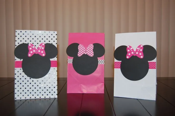 Moldes hacer bolsitas de Minnie - Imagui