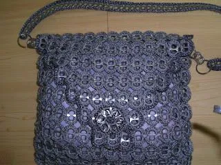 Bolsos de ganchillo y chapas - Imagui