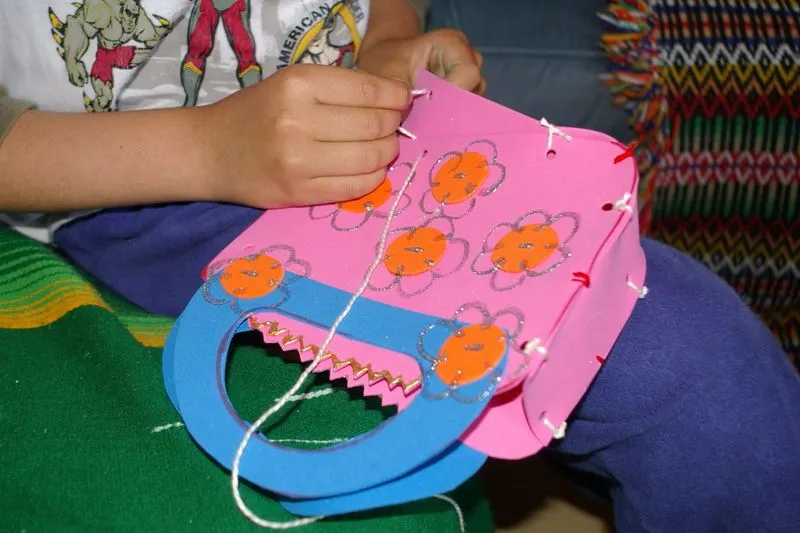 Bolsita hecha con Foami - Las manualidades de Claudia Moriamé Bolsita hecha con Foami - Las manualidades de Claudia Moriamé