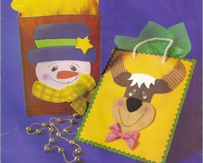 Bolsas navideñas decoradas con foami | Solountip.